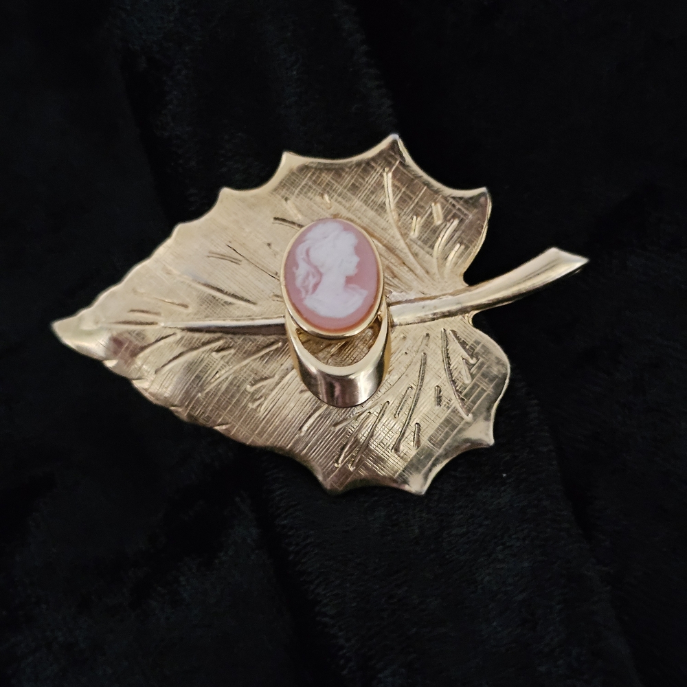 Gold Leaf Cameo Brooch - Picture 2 of 9